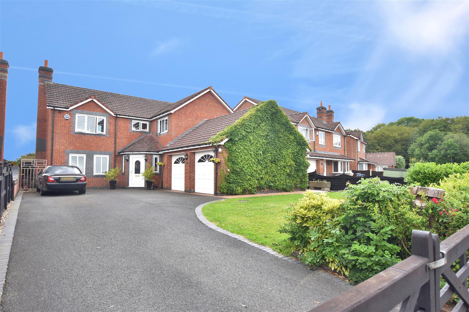 For Sale 4 Bed House detached